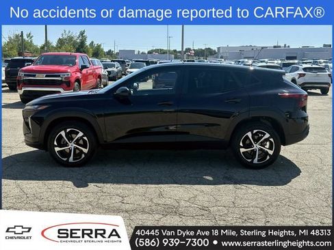 Used 2024 Chevrolet Trax RS w/ Driver Confidence Package FWD image 2