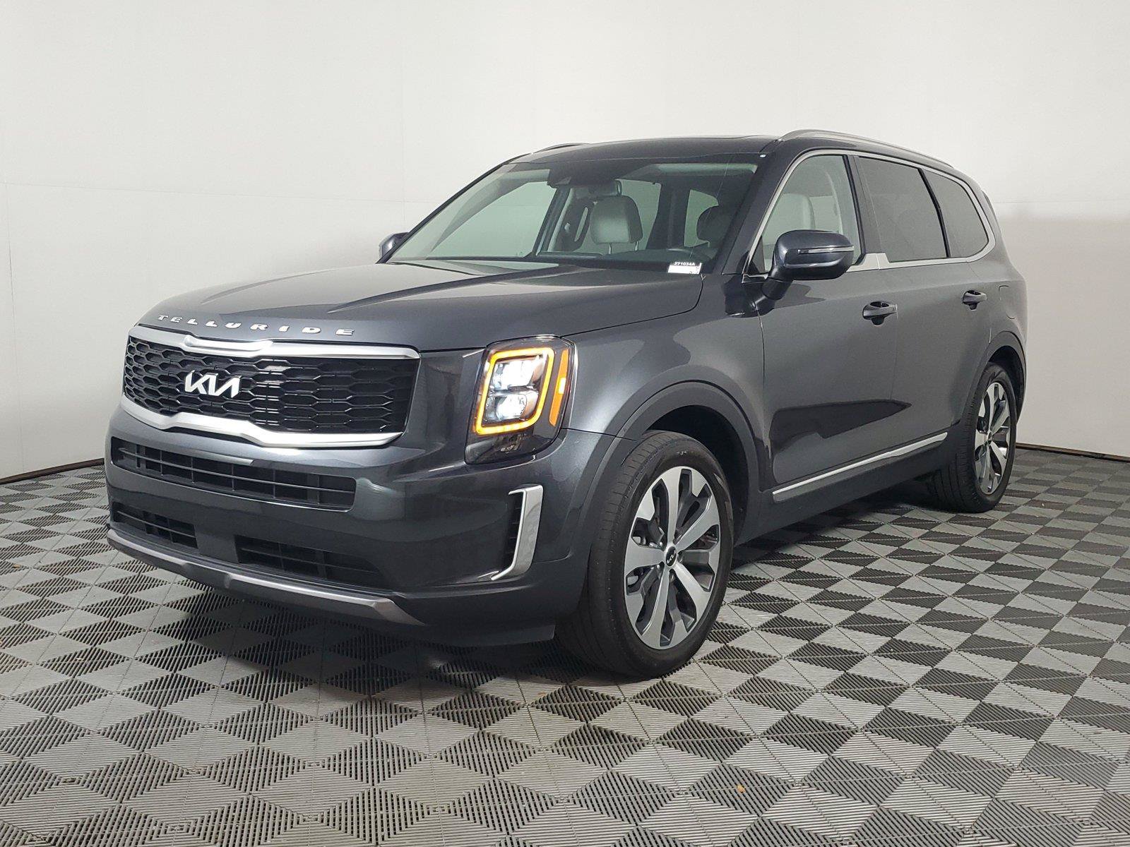 Used 2022 Kia Telluride EX w/ EX Premium Package FWD image 1