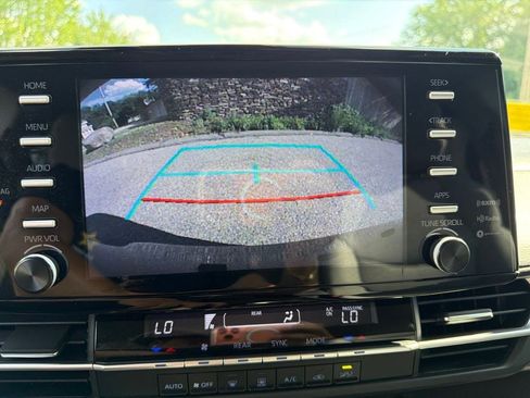 Used 2024 Toyota Sienna LE w/ LE Plus Package FWD image 22