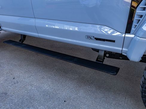 Used 2025 Ford F450 Platinum w/ FX4 Off-Road Package image 13