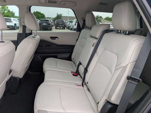 New 2026 Nissan Pathfinder SL FWD image 18