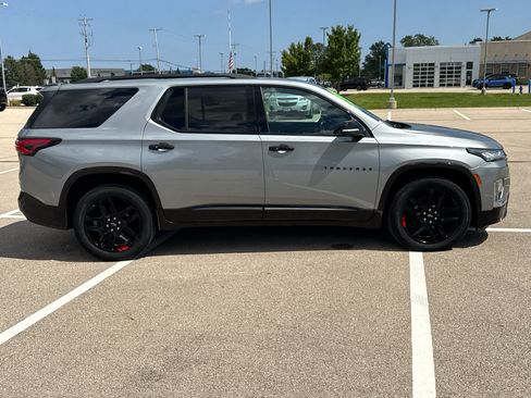 Used 2023 Chevrolet Traverse Premier w/ Redline Edition AWD/4WD image 9