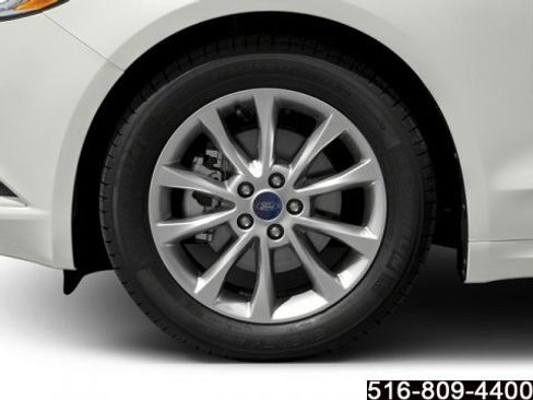 Used 2018 Ford Fusion SE w/ Fusion SE Technology Package image 12