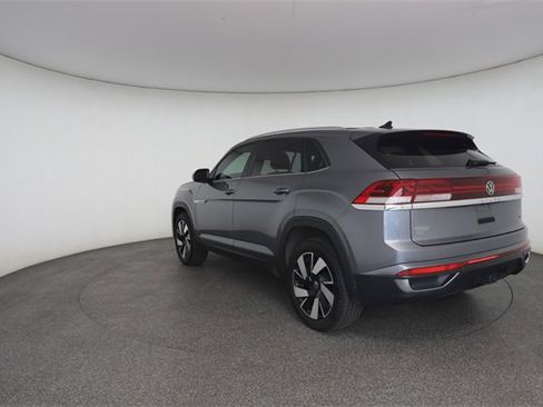 Used 2024 Volkswagen Atlas Cross Sport SE image 12