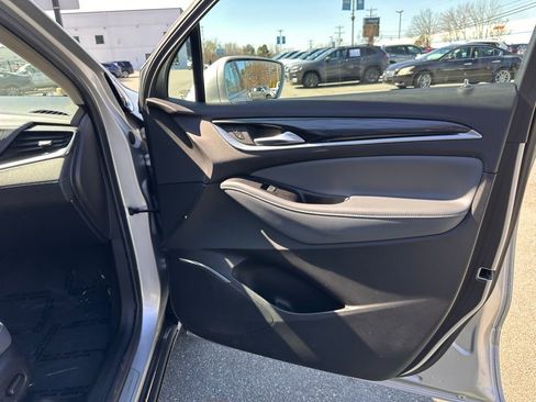 Used 2019 Buick Enclave Essence image 19