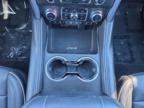 Used 2023 GMC Yukon SLT w/ SLT Luxury Package image 13