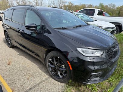 Used 2025 Chrysler Pacifica Limited