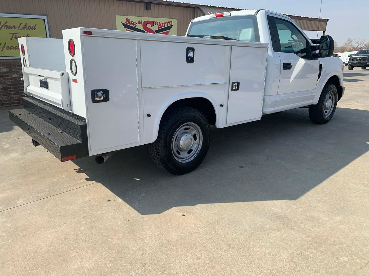 Used 2017 Ford F250 XL RWD image 2