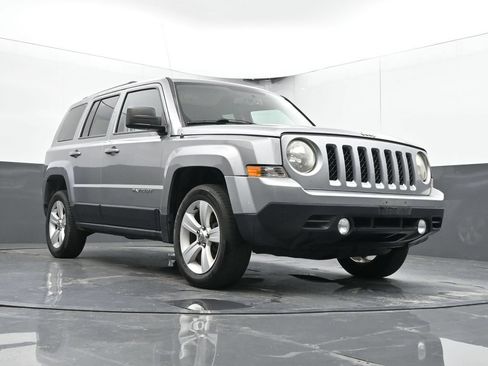 Used 2015 Jeep Patriot Latitude FWD image 23