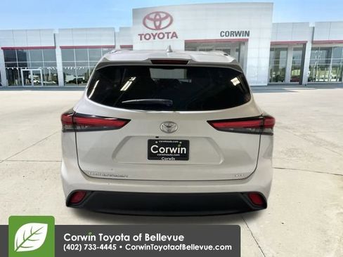 Certified 2023 Toyota Highlander XLE image 4