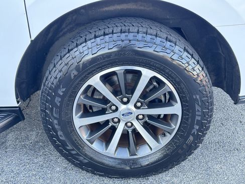 Used 2019 Ford Expedition Max XLT image 13