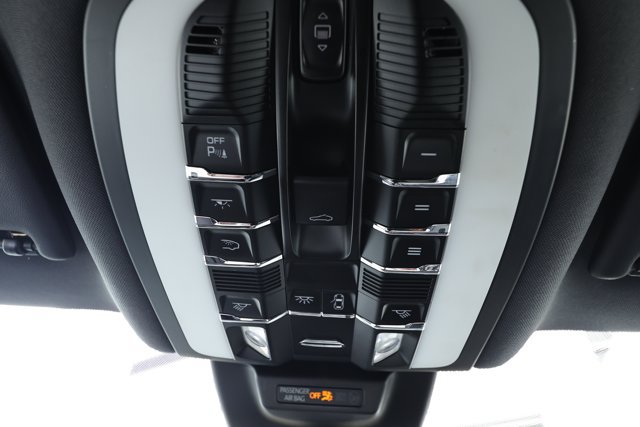 Used 2022 Porsche Macan AWD/4WD image 22
