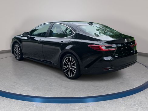 Used 2025 Toyota Camry XLE FWD image 7