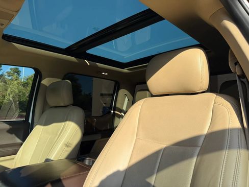 Used 2018 Ford F150 Lariat w/ Equipment Group 502A Luxury AWD/4WD image 10