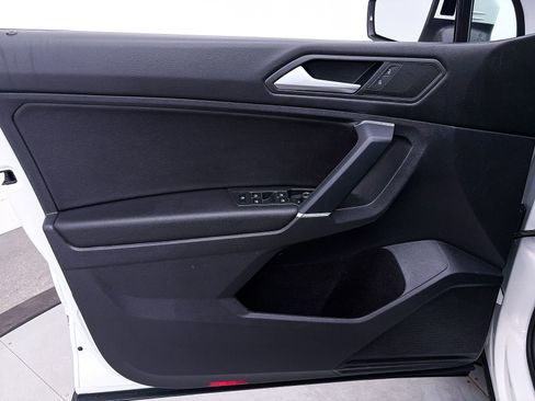 Used 2020 Volkswagen Tiguan SE w/ Panoramic Sunroof Package AWD/4WD image 15