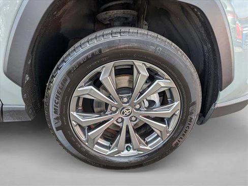 Used 2022 Toyota RAV4 XLE Premium image 22