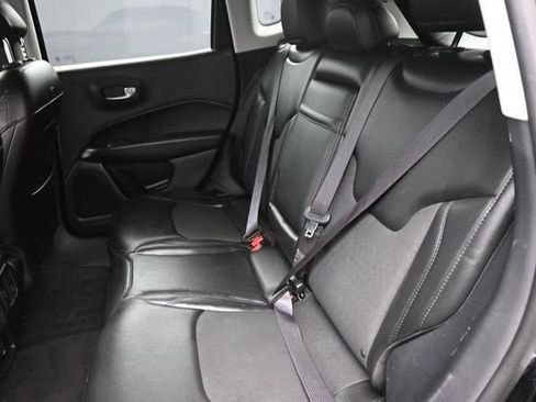 Used 2018 Jeep Compass Latitude FWD image 11