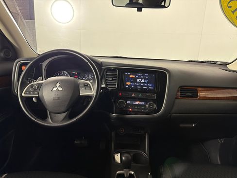 Used 2015 Mitsubishi Outlander GT image 23