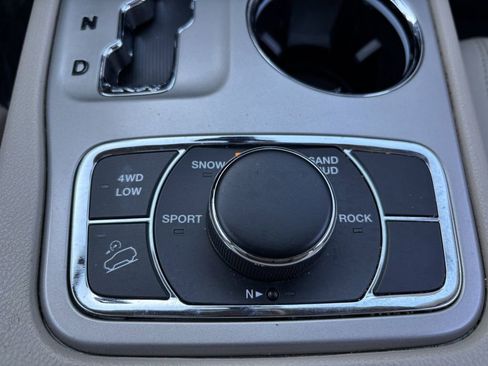 Used 2013 Jeep Grand Cherokee Limited w/ Luxury Group II image 28