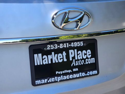 Used 2018 Hyundai Santa Fe SE FWD image 13