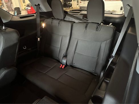 Used 2023 Ford Explorer XLT image 38