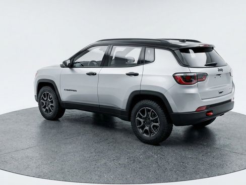 Used 2025 Jeep Compass Trailhawk w/ Trailer Tow Group AWD/4WD image 6