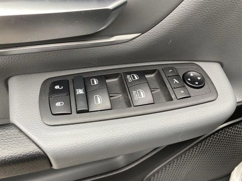 Used 2021 RAM 1500 Big Horn image 9