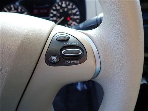 Used 2015 Nissan Pathfinder S image 16