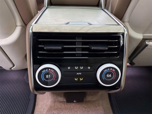 Used 2023 Land Rover Range Rover SV image 17