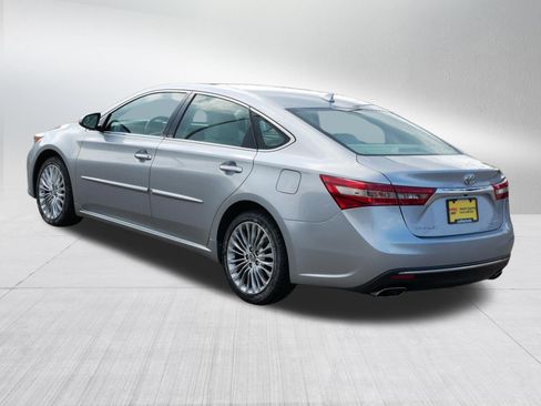 Used 2017 Toyota Avalon Limited w/ Four Season Package FWD image 5
