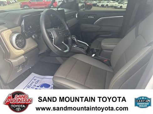 Used 2024 Chevrolet Colorado ZR2 w/ ZR2 Convenience Package III image 13