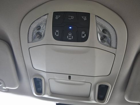 Used 2020 Chrysler Pacifica Limited image 38