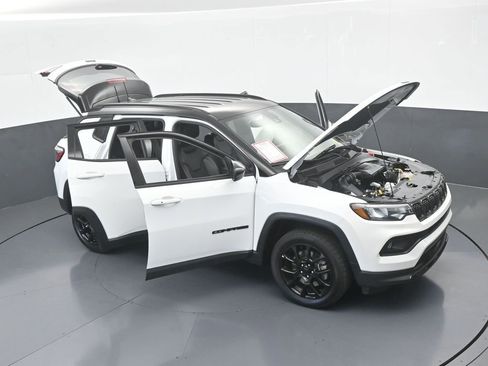 Used 2023 Jeep Compass Altitude image 69