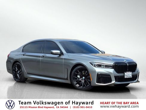 Used 2022 BMW 740i w/ M Sport Package RWD image 1