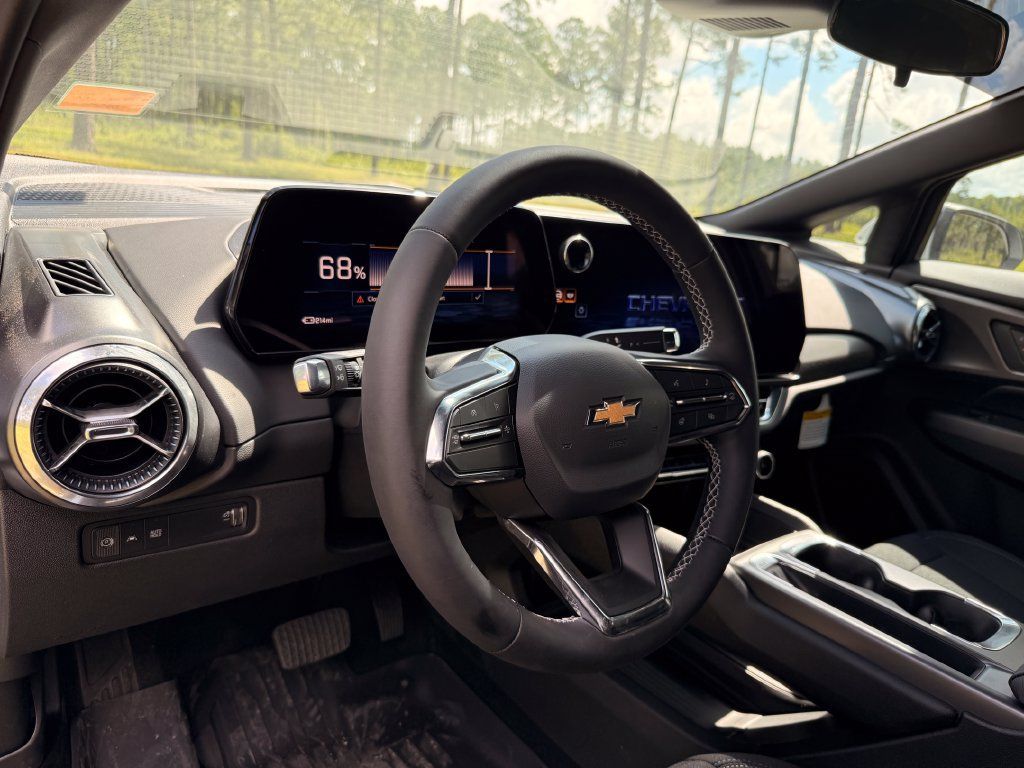 New 2026 Chevrolet Equinox EV LT w/ Comfort Package AWD/4WD image 13