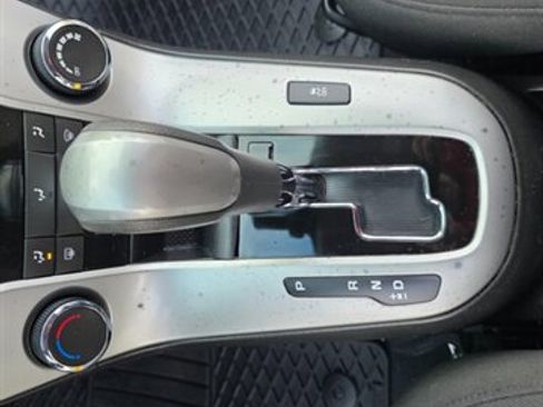 Used 2013 Chevrolet Cruze LS image 35