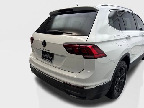 Used 2024 Volkswagen Tiguan SE FWD image 18