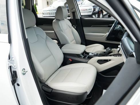 Used 2025 Kia Telluride S FWD image 13