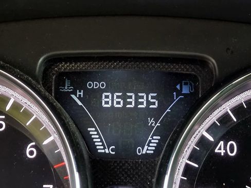 Used 2015 Nissan Versa SV FWD image 15