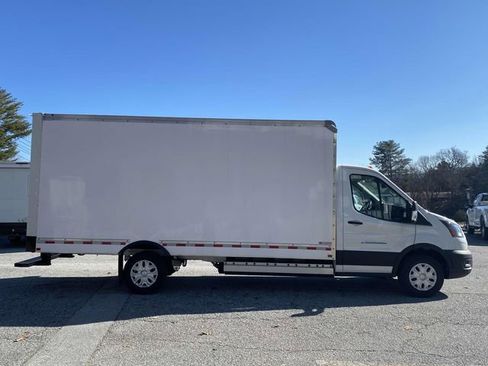New 2023 Ford E-Transit image 6
