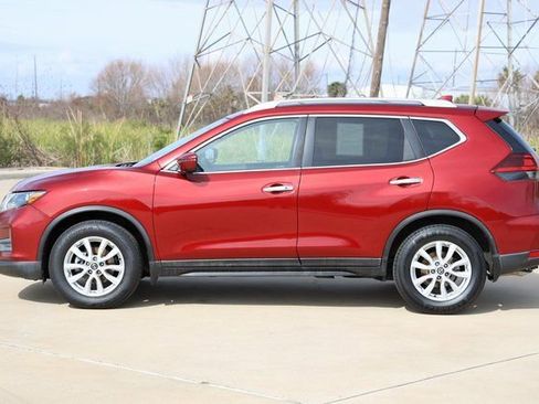 Used 2018 Nissan Rogue SV image 5