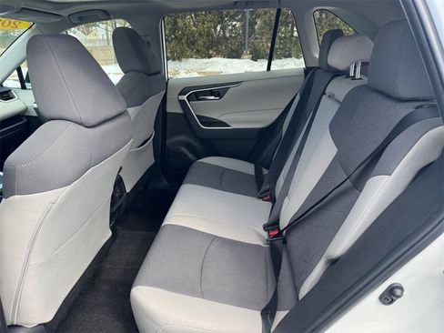 Used 2022 Toyota RAV4 XLE w/ Convenience Package image 18