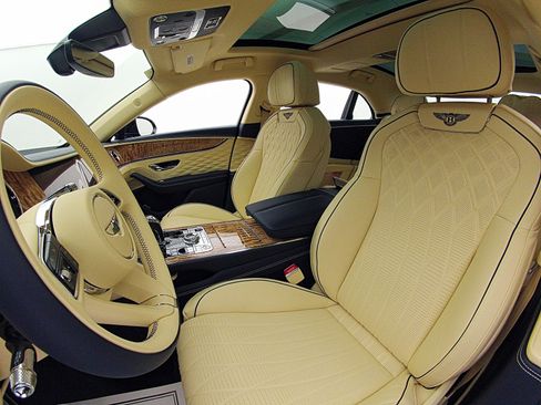 Certified 2022 Bentley Flying Spur V8 image 27