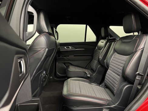 Certified 2025 Ford Explorer ST-Line image 32