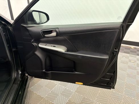 Used 2012 Toyota Camry SE FWD image 14