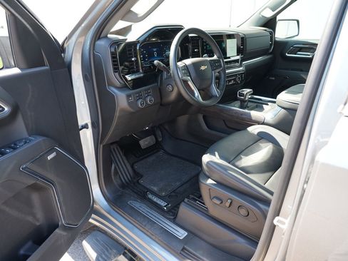 Used 2024 Chevrolet Silverado 1500 LTZ AWD/4WD image 13