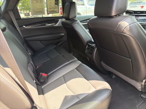 Used 2023 Cadillac XT5 Premium Luxury w/ Technology Package AWD/4WD image 12