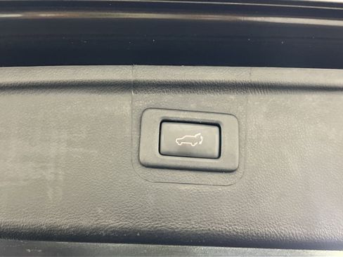 Used 2018 Subaru Outback 2.5i Touring image 27