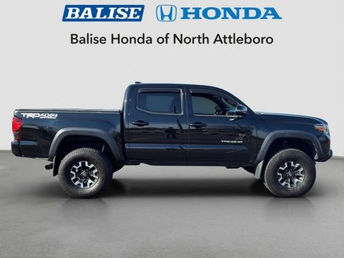 Used 2018 Toyota Tacoma TRD Off-Road w/ Technology Package image 6