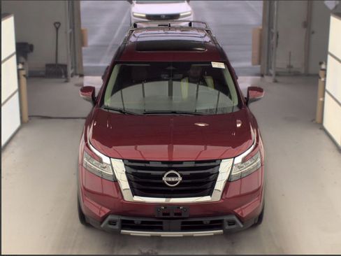 Certified 2024 Nissan Pathfinder Platinum w/ Cargo Package AWD/4WD image 16